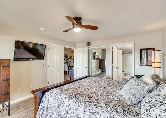 Walkable Waterfront Oasis W/ London Bridge Views! Сasa de vacaciones