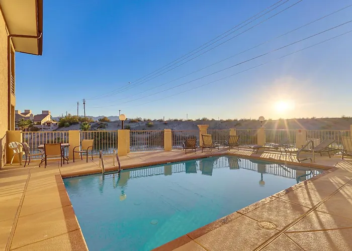 Walkable Waterfront Oasis W/ London Bridge Views!
