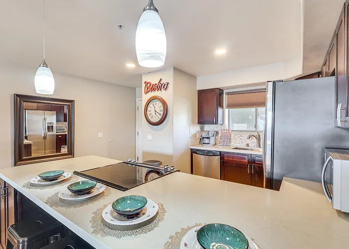 Walkable Waterfront Oasis W/ London Bridge Views! *
